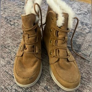 SOREL tan winter boots